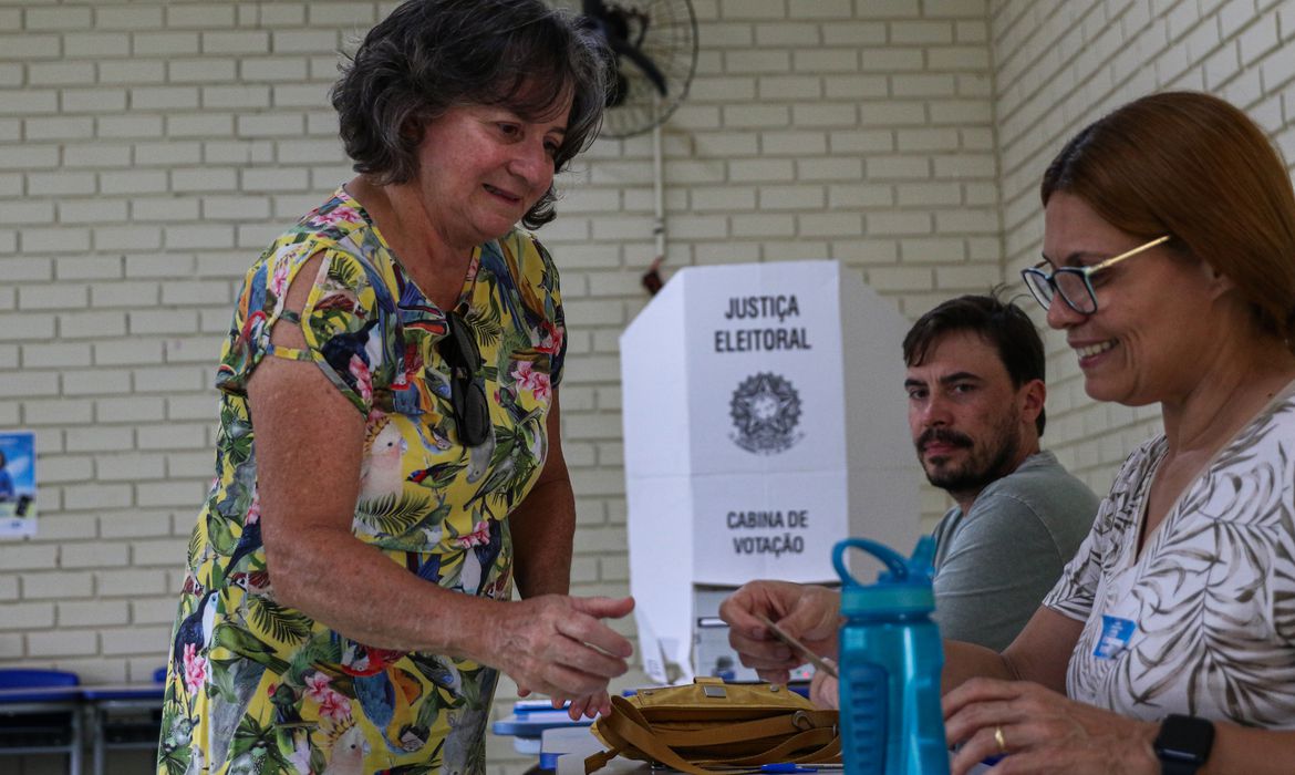 Brasília (DF) 01/10/2023 - Maridel Noronha,  fala com a Agência Brasil durante votção para escolher os novos mebros do Conselho Tutelar.
Foto: José Cruz/Agência Brasil