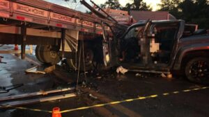 Acidente entre carreta e caminhonete deixa mortos e interdita BR-163 em Sorriso