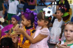 Cabelo maluco, teatro e banho de mangueira: escolas municipais de Sinop realizam semana especial das crianças