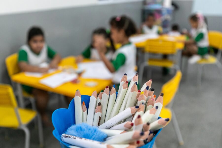 Cuiabá paga ‘Pix do Dia do Professor’ de até R$ 200 para mais de 12 mil servidores da Educação