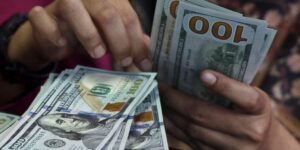 Dólar fecha a R$ 5,44 e registra maior alta semanal desde 2008
