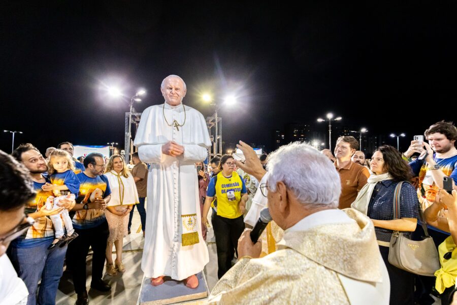 Escultura de São João Paulo II é inaugurada na Cruz do Papa em homenagem aos 35 anos da visita do pontífice a Cuiabá