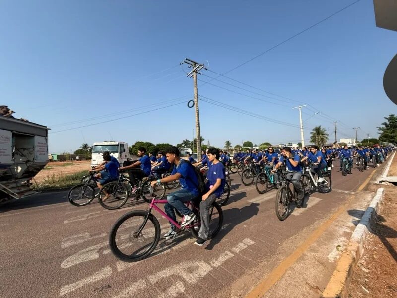 Estudantes de escola cívico-militar em Sinop realizam passeio ciclístico até o Parque Florestal para debater mobilidade e meio ambiente