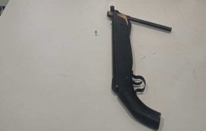 Homem é preso com espingarda de pressão adaptada em Sorriso