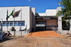 Justiça manda prefeito em MT e autarquia substituir ocupantes de cargos de confiança por servidores