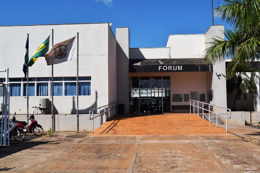 Justiça manda prefeito em MT e autarquia substituir ocupantes de cargos de confiança por servidores