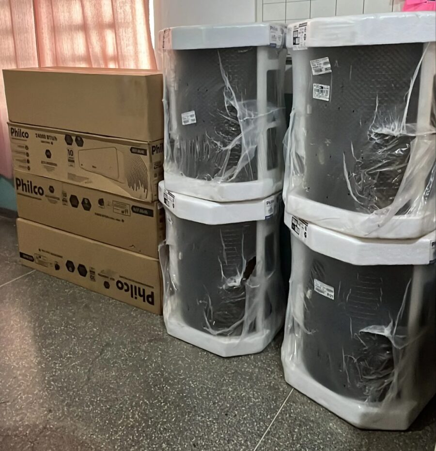 Rede municipal de Cuiabá recebe 887 novos ares-condicionados e canal direto para reparos em escolas